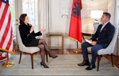 Gjykata Kushtetuese/ Ambasadorja Yuri Kim: Mjaft me lojëra! Shqiptarët s’duhet të presin zgjedhjet