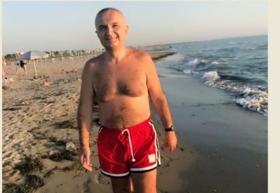 Ilir Meta poston videon nga plazhi, mesazh “thumbues” Ramës: Më mirë në det, se në..