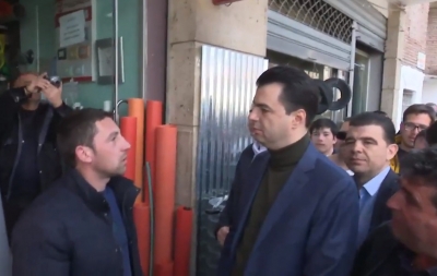 VIDEO LIVE / Me mijëra qytetarë e presin Lulzim Bashën sot në Korçë
