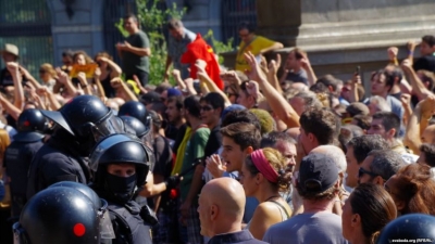 Tensione në Barcelonë pas protestave për dhe kundër pavarësisë së Katalonisë