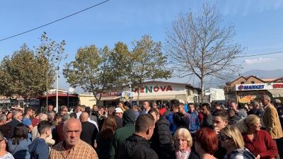 Protesta tek Unaza e Re, banorët: Edhe Zoti është me ne!