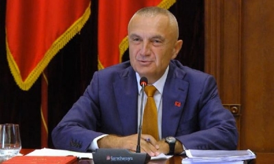 Presidenti Meta në konferencë për mediat/ Sqaron dekretet për Gjykatën Kushtetuese