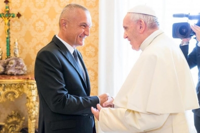 Meta uron Papa Françeskun për 84-vjetorin e lindjes: Përherë falenderues për ndihmën dhe mbështetjen e pakursyer