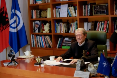 Berisha: Dje u zhvillua një betejë mes Kodrës së Diellit e Sarajeve të Surrelit, Dabulla i çoi Ramës foto të Olsi Ramës me kolumbianët e laboratorit të Xibrakës!