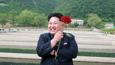 Kim Jong Un shtyn fotografët/ “Largohuni se po kalon gruaja ime”
