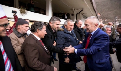 Meta dekreton ligjin që zyrtarizon mësimin shqip në diasporë