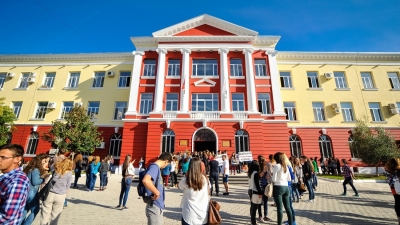 Tarifat e universiteteve publike! Programet që ofrojnë çmimet më të ulëta dhe më të larta