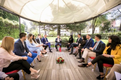 Meta takon të rinjtë e trevave shqiptare: Ju duhet t’i udhëhiqni ndryshimet në vendet tuaja