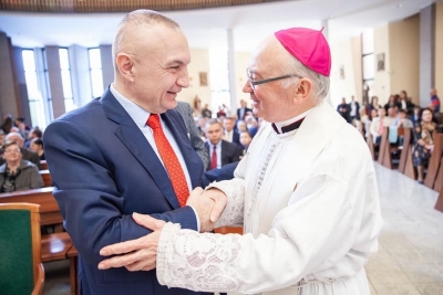 Presidenti Meta me imzot e George Frendo: U bashkohem lutjeve të Tij për një Shqipëri më të drejtë, më të denjë dhe më vëllazërore!