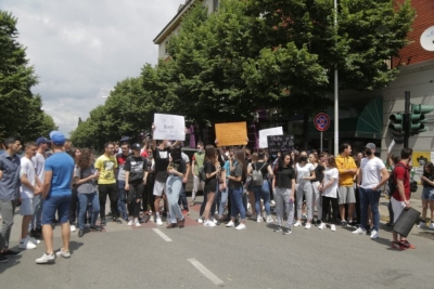 Ja drafti me kërkesa i maturantëve/Shahini nuk i lejon ta dorëzojnë.