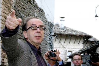 &#039;Le Monde&#039; u sugjeron lexuesve: Ismail Kadare, ndër 100 shkrimtarët më të mirë