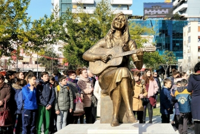 Lushnja vendos &quot;mbretëreshën&quot; e saj, në qendër të qytetit