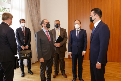 Basha takon ministrat e jashtëm të tre vendeve të BE: Shqiptarët, viktima të masakrës zgjedhore