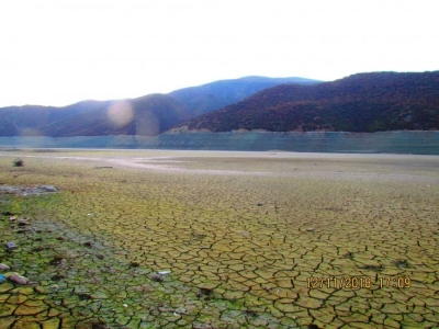 Thahet liqeni i Fierzës, rrezikojmë dimër pa drita