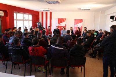 Kryemadhi: Rinia ka sjellë ndryshimet në Shqipëri, mos u ndalni!