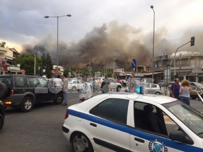 Zjarret djegin Greqinë, dhjetëra shtëpi nën flakë, evakuohen banorët