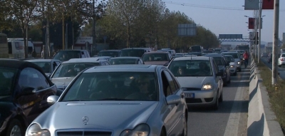 Shembja e ‘Shqiponjës’, kaos në trafik te rrethrrotullimi