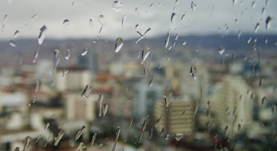 Reshje shiu në të gjithë vendin, mësoni si priten të jenë temperaturat sot