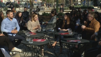 Kryemadhi: Me të rinjtë e Vlorës s’na bashkon flamuri politik, por sfidat për të ardhmen e qytetit