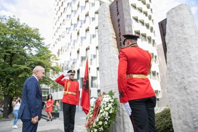 Presidenti Meta homazhe për Azem Hajdarin: Detyrim, lideri i lëvizjes që solli pluralizmin politik