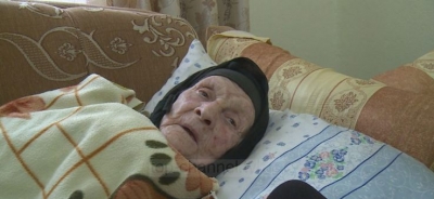 112-vjeçarja nga Tepelena: Më shtoni pensionin, t’i bëj derman vetes