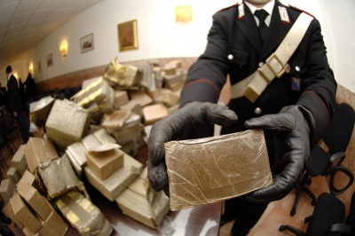2 ton drogë nga Shqipëria, arrestohen dy shqiptarë në Itali