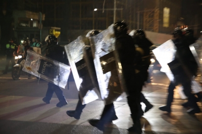 Gaz lotsjellës dhe arrestime! Ja çfarë nuk u pa në kamera gjatë protestës