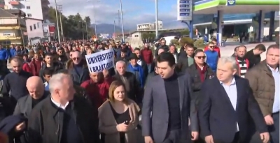 Lulzim Basha takim me banorët në Gjirokastër