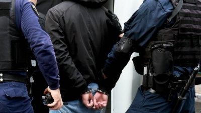 Godet mjekun e urgjencës, arrestohet në flagrancë lezhjani