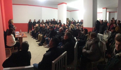 “Zgjedhje të parakohshme”, Kryemadhi takim “blic” në Durrës