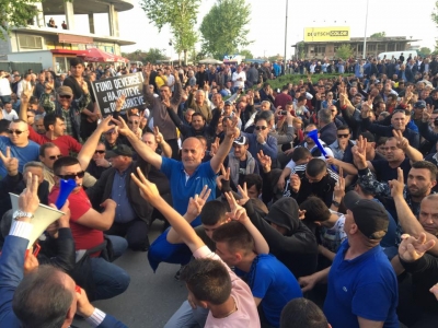‘Spiunë mes protestuesve’, qytetarët largojnë 4 persona të infiltruar