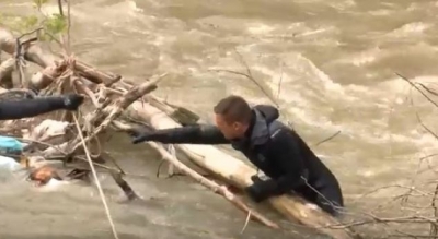 Vijon kërkimi i policëve të zhdukur  (video)