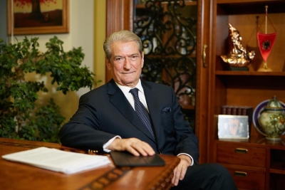 Superskandal në Kavajë/ Berisha: Kakistokrati Rroshi vodhi 25 000 m katror tokë pronë e huaj e sekuestruar nga shteti