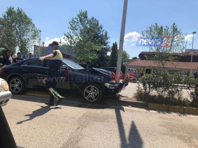 “Shqiponja”/ Shoferi humb kontrollin, përplaset me trafikndarësen