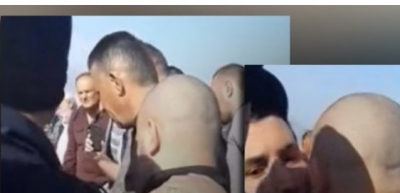 VIDEO/ Me pranga në duar dhe i rrethuar nga policët, Asmer Bilali takon të afërmit