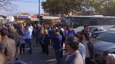 Banorët në protestë, bllokojnë rrugën