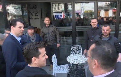 FOTO/ Shikona z.Basha, tre veta me 1 birrë!