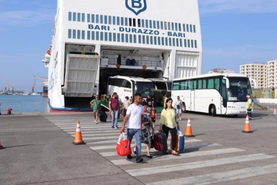 Vonohen tragetet që vijnë nga Bari/ Autoriteti Portual Durrës: Shkak era e fortë në det