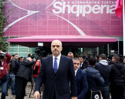 Rama nxjerr disa parti të djathta në fushatë, sponsor PS dhe oligarkët