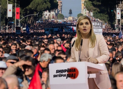 Protesta e madhe e 25 majit, Kryemadhi thirrje nënave dhe vajzave: Të gjitha bashkë të luftojmë për fëmijët tanë