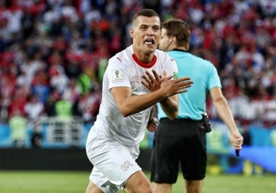 Emocionuese/Dedikimi i veçantë i Granit Xhakës për ditëlindjen e nënës