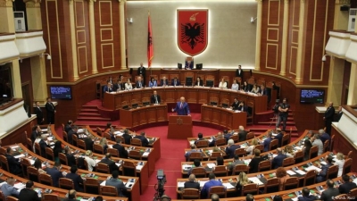 DW: Pse të inkriminuarit vazhdojnë të hyjnë në politikë në Shqipëri?