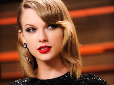 Gazetari ofendon Taylor Swift-in: Duhet të lahesh!