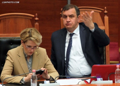 Ramës i tregojnë vendin edhe ish-ministrat e tij, kritikohet nga Beqaj e Kodheli