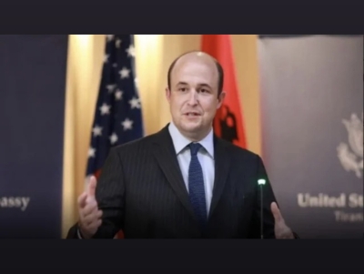 Diplomati që meriton përulje