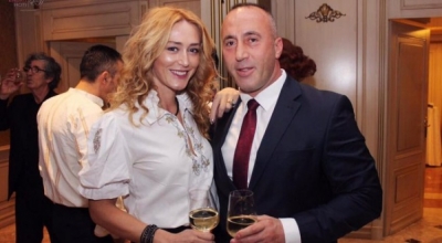 Foto/ Kryeministri Haradinaj feston 50-vjetorin, dedikimi i veçantë i bashkëshortes
