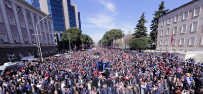 &quot;Rama këndon nga halli, këmbanat kanë rënë dhe mirë është t&#039;i dëgjojë&quot;