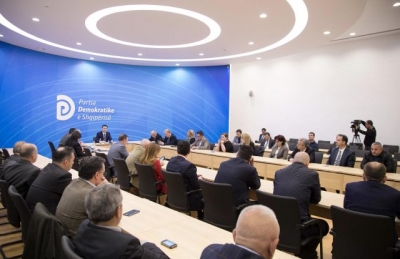 Deputetët e PD-së djegin mandatet, 3 vendimet që u morën