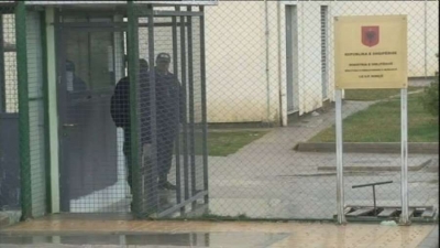 Arrestohet polici i burgjeve në Korçë. Emri