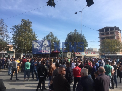 VIDEO ekskluzive/ Banorët e zonës së Astirit në revoltë: Qeveria po na vjedh